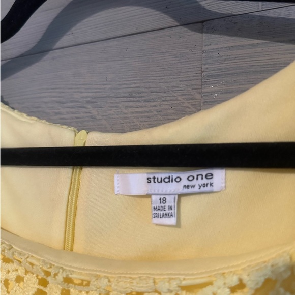 Estudio one Chic Yellow Lace Midi Dress - Picture 4 of 12